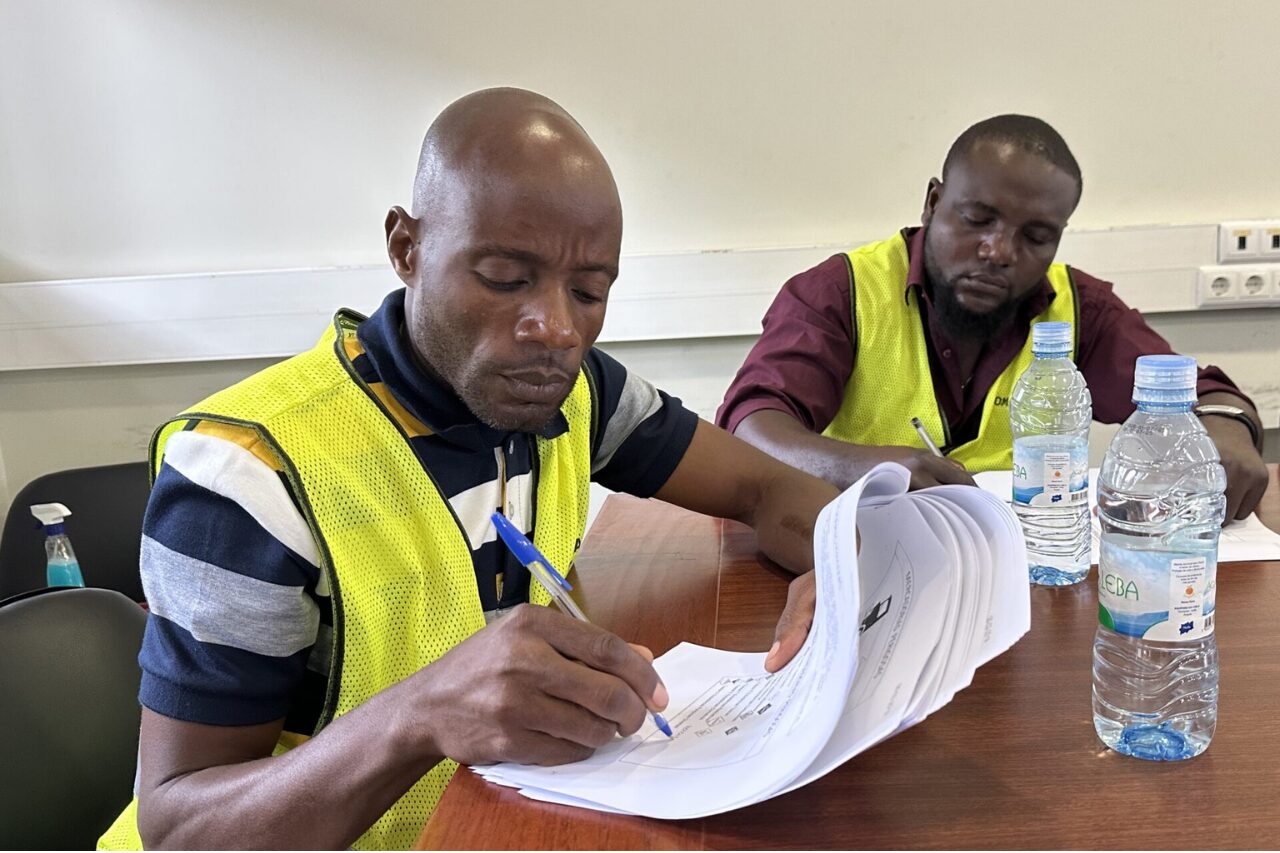 Construir Conhecimento, Transformar Vidas O Compromisso do Grupo Omatapalo