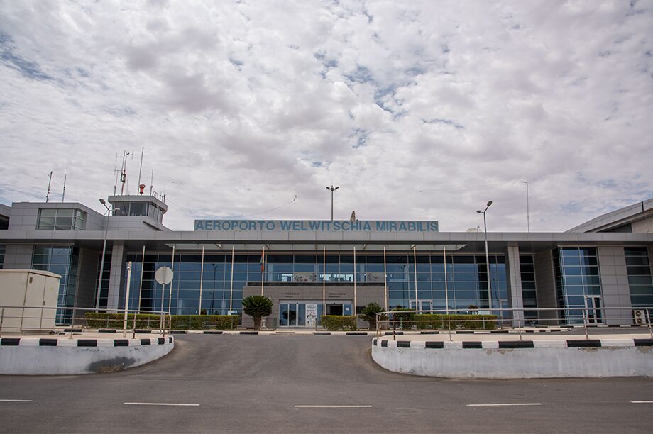 thumbs-aeroporto-namibe-omatapalo